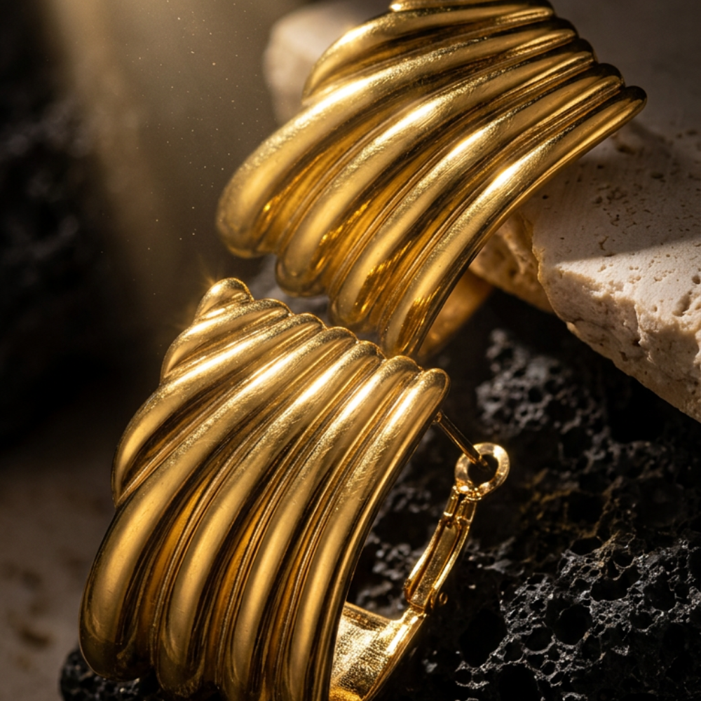 Boucles d’oreilles vague dorée – Élégantes & audacieuses