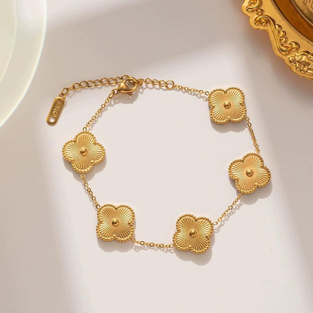 Bracelet Trèfle Fleur Doré – Chance & Élégance