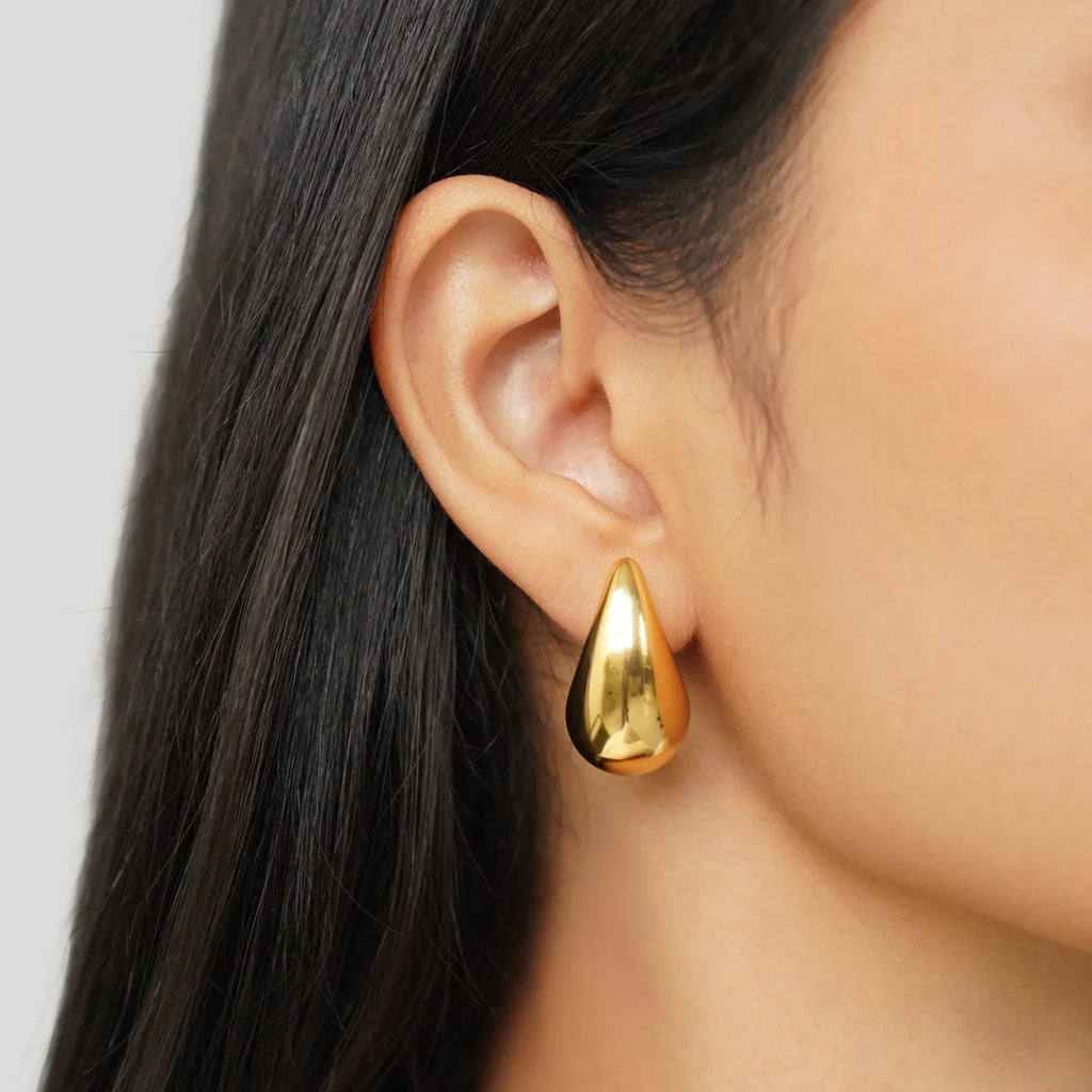 Boucles d’Oreilles Goutte Dorées – Élégance & Lumière