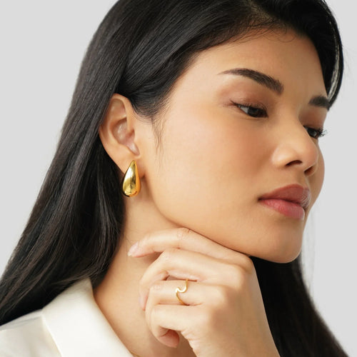 Boucles d’Oreilles Goutte Dorées – Élégance & Lumière